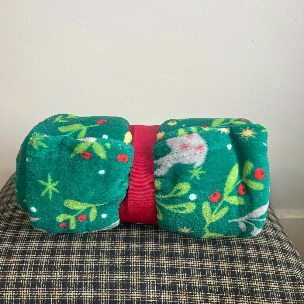Northpoint Holiday Plush Throw Unisex 50x60 Green Mistletoe Christmas‎ Blanket